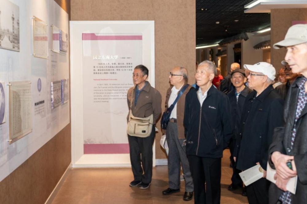 薪火相傳六十載、同窗共聚話情懷，60-65級校友們參觀校史館